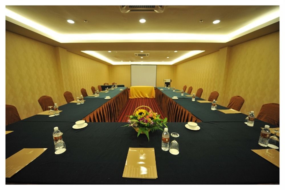 11@Century Hotel Johor Bahru Buitenkant foto